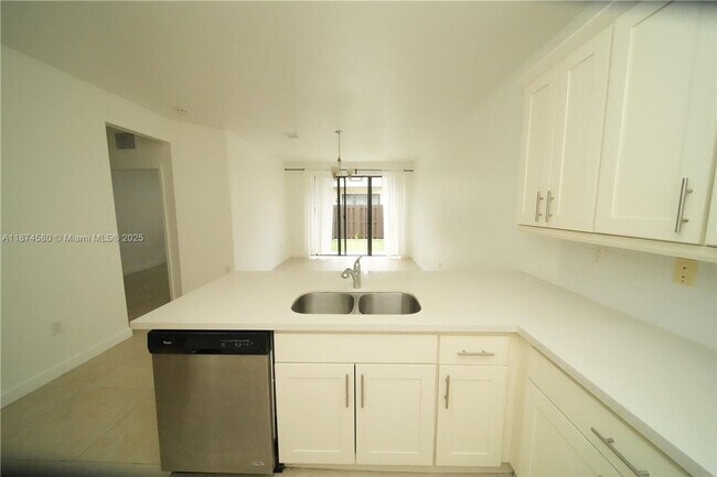 Foto del edificio - 10457 NW 61st St