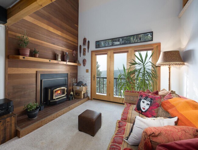 Foto del edificio - Available now!  Year lease!   Three Bedroo...