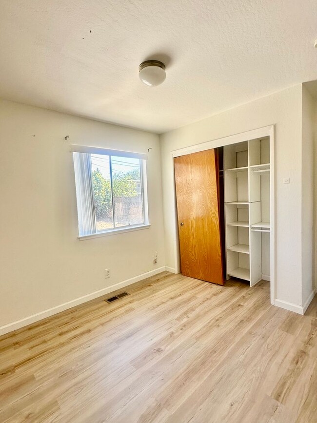 Foto del edificio - 37654 Argyle Rd