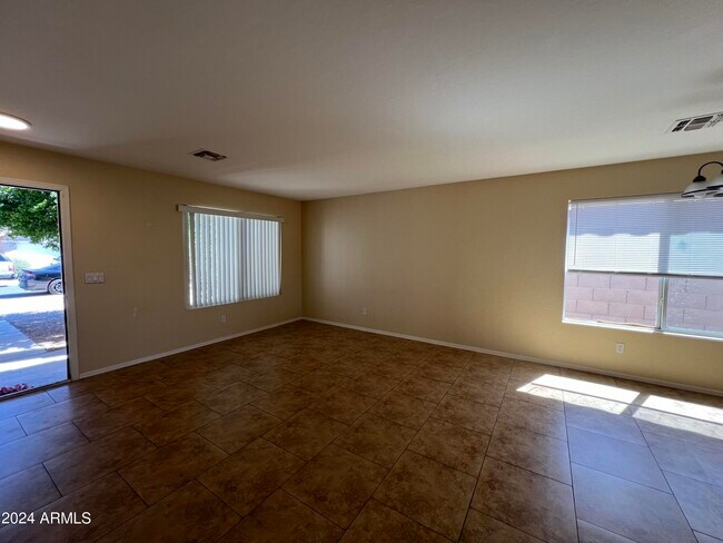 Foto del edificio - 23009 W Cocopah St