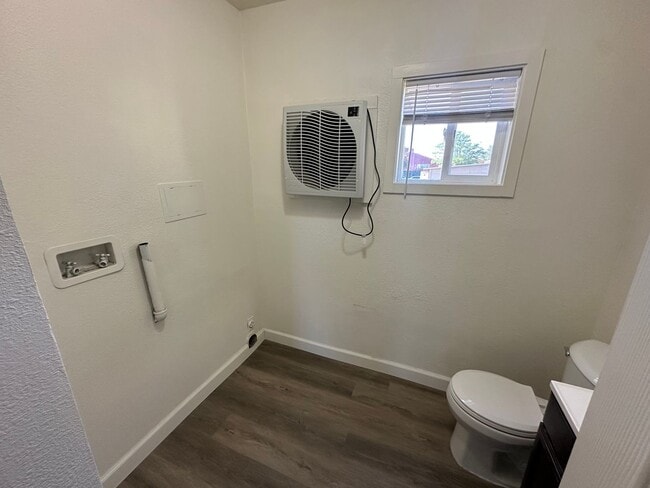 Building Photo - ALL utilities included!! Sparks 2 bedroom,...