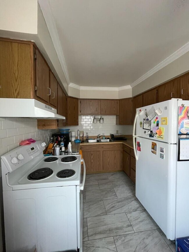 W156N11505 Fond du Lac Ave Unit 4, Germantown, WI 53022 Apartments in