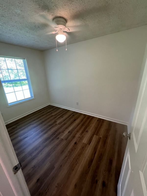 Building Photo - 223 Maple Dr