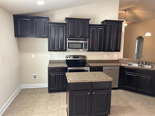 Foto del edificio - 3 Bed / 2 Bath Rental House in Hampton Cove