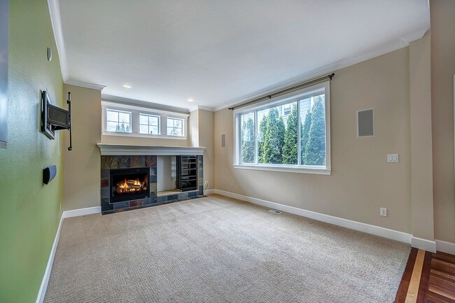 Building Photo - Beautiful Custom Craftsman style home in K...