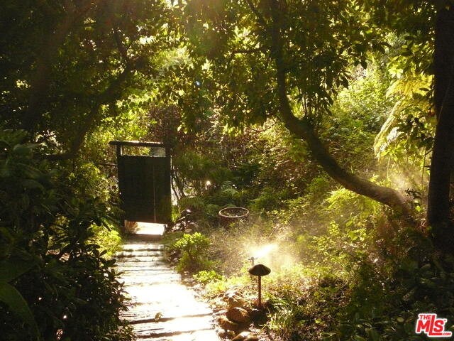 Foto del edificio - 6175 Glen Holly St