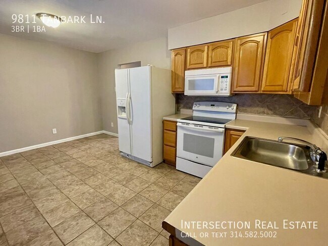 Foto del edificio - 9811 Tanbark Ln