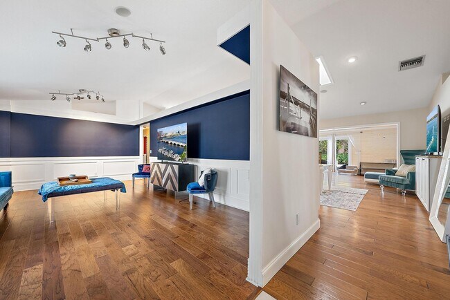 Foto del edificio - 542 N Cypress Dr