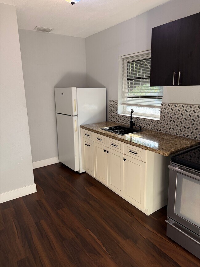 Foto del edificio - 217 E 48th St