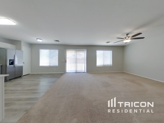 Building Photo - 12927 W Port Royale Ln