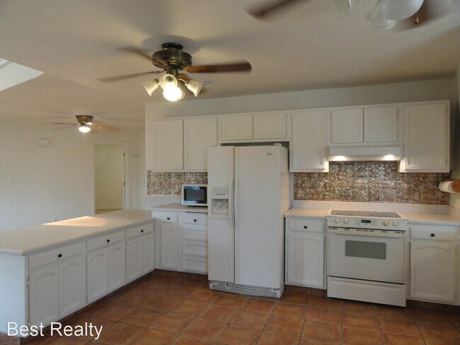Building Photo - 3 br, 2 bath House - 21001 Country Club Drive