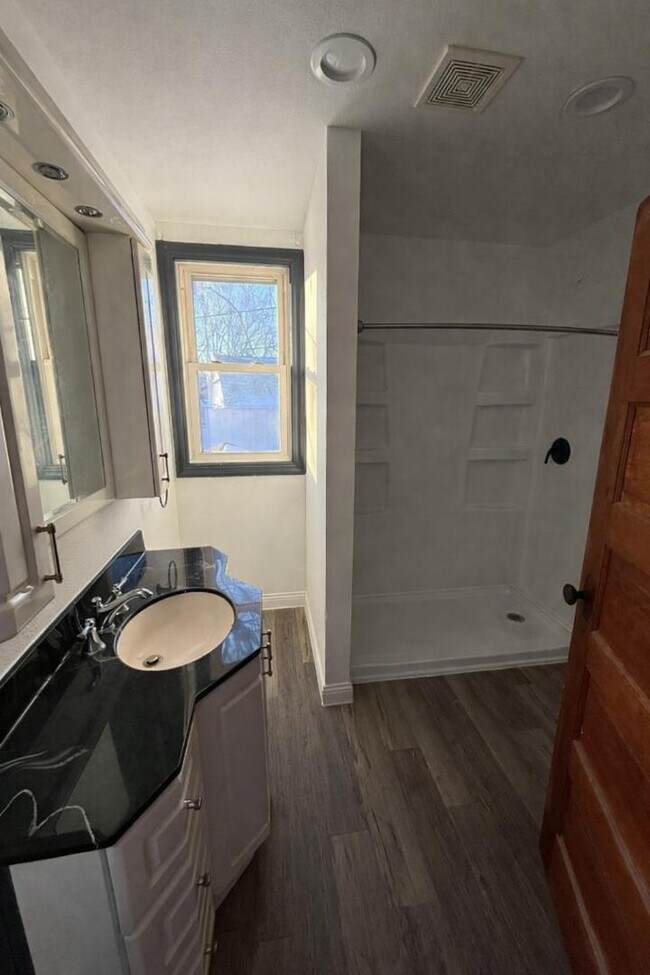 Foto del edificio - 1103 West Dr