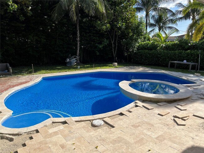 Building Photo - 11520 NE 22nd Dr