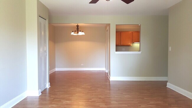 Foto del edificio - 960 N Lakeside Dr