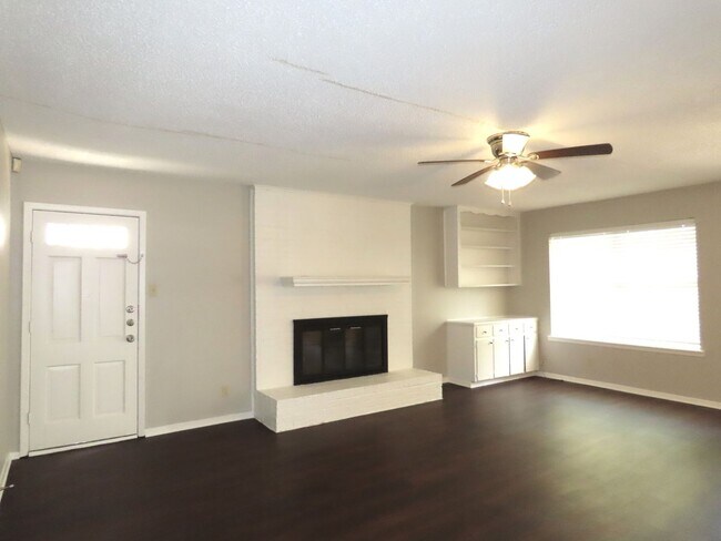 Building Photo - South Tyler! Beautiful 3 Bedroom, 2 Bathro...