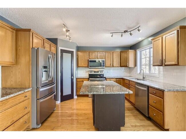 Building Photo - 10915 Fox Hollow Ln N