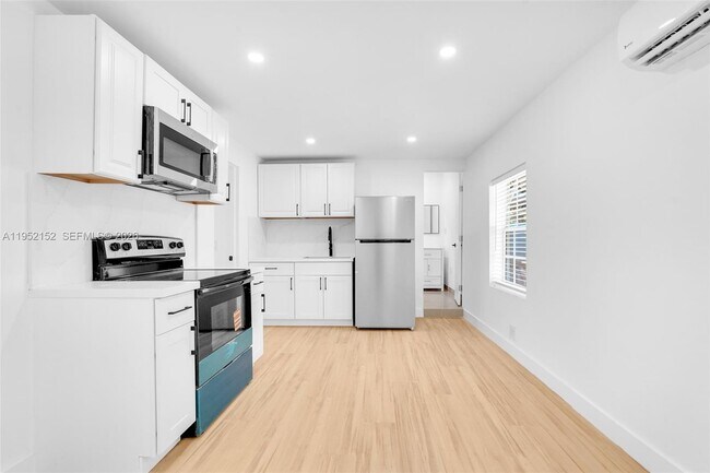 Foto del edificio - 2419 Coolidge St