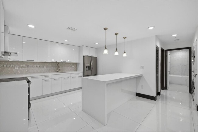 Foto del edificio - 8851 NW 119th St