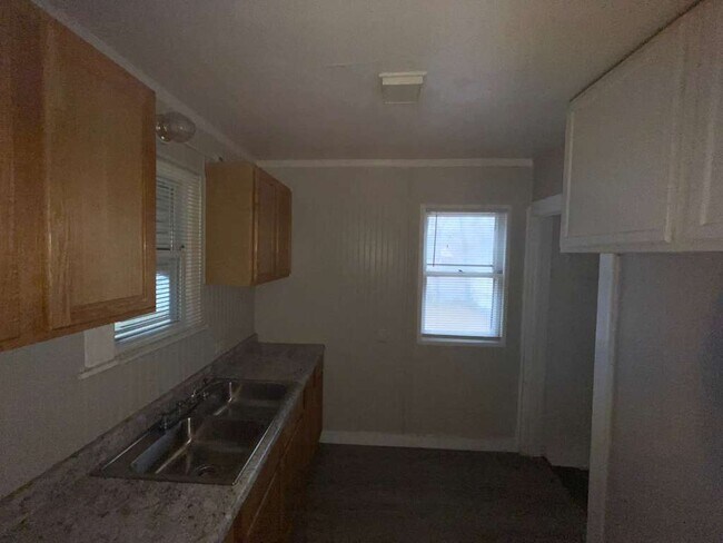 Building Photo - 583 E Kennett St