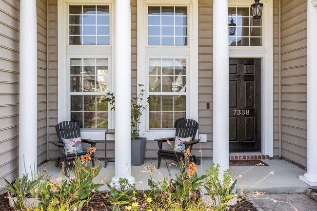 Foto del edificio - Beautiful 4-Bedroom Home in Desirable Tanner Plantation