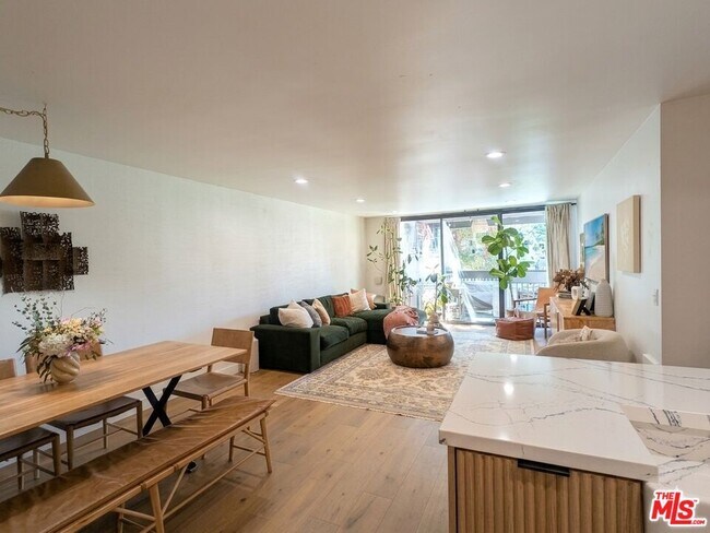 Foto del edificio - 7765 W 91st St