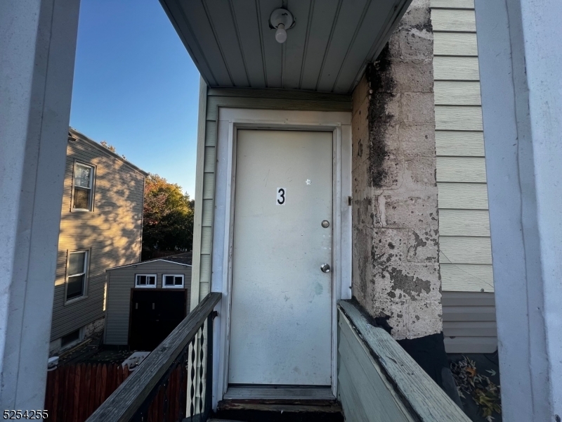 Primary Photo - 126 Carlisle Ave