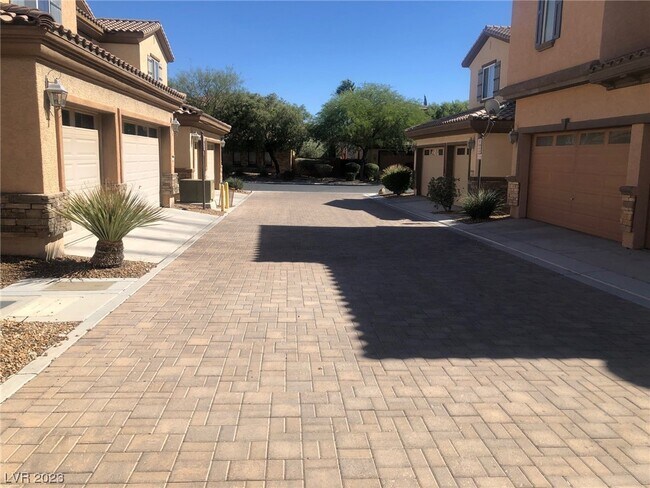 Foto del edificio - 7713 Blue Meadow Ave