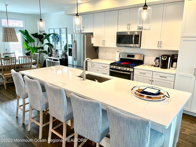 Building Photo - 410 Sewall Ave