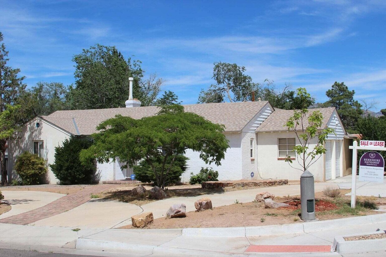 Primary Photo - 324 Aliso Dr SE