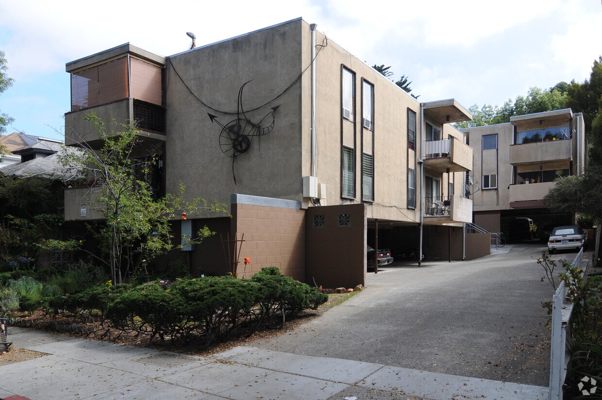 Building Photo - 1425-1427 M.L. King Jr. Way