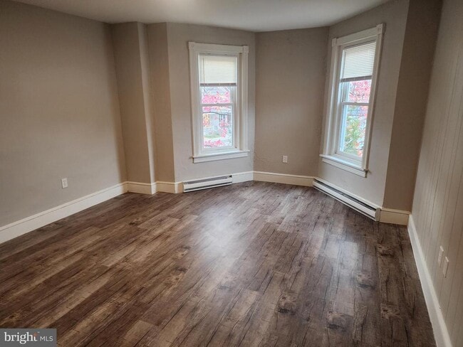 Building Photo - 801 Queen St