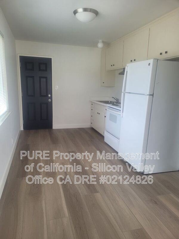 Building Photo - 10141 Craft Dr