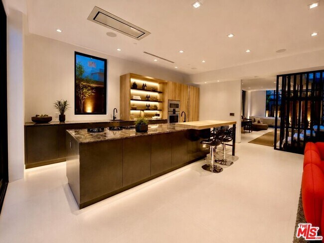 Foto del edificio - 8741 Dorrington Ave