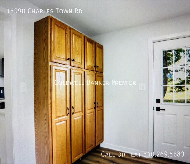 Foto del edificio - 15990 Charles Town Rd