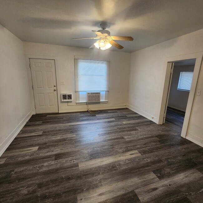 Foto del edificio - 407 Adams Ln