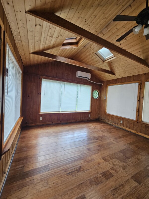 Building Photo - 5130 Lord Tennyson Rd