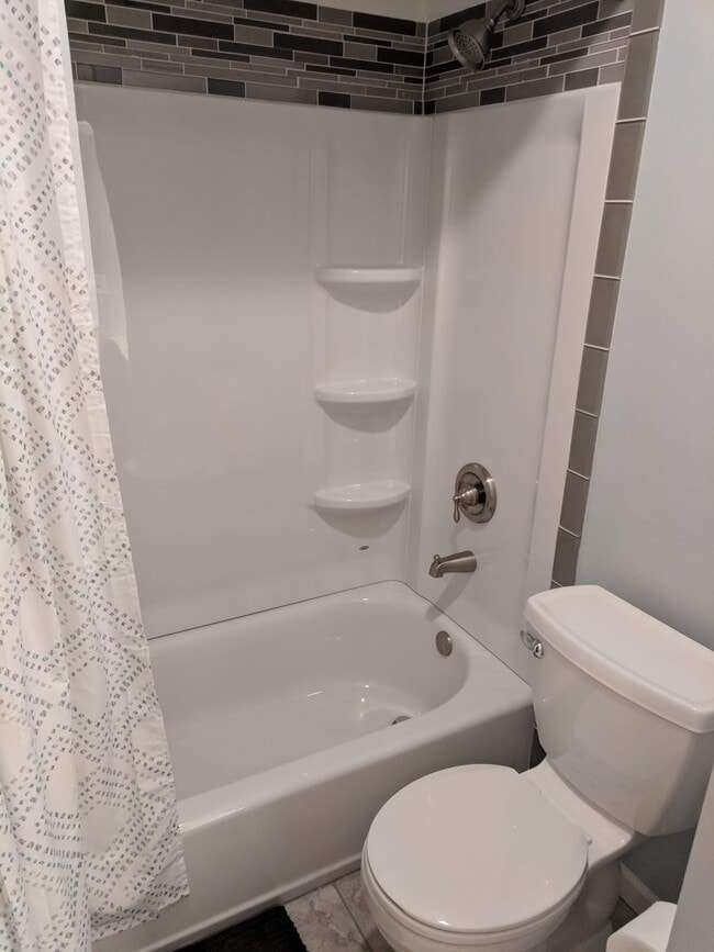 Building Photo - 833 Nowland Ct