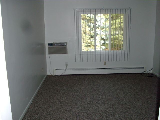 Building Photo - 2 br, 1 bath 4plex - Kentfield Apt #2