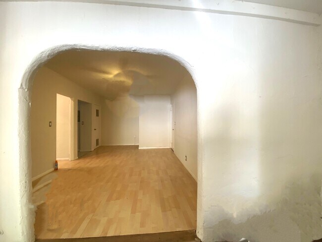 Building Photo - 10625 Kinnard Ave