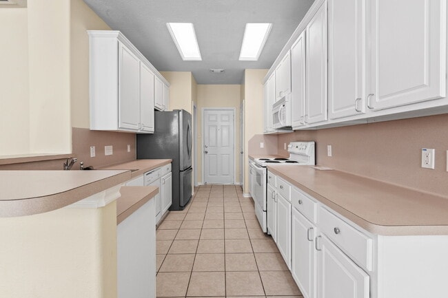 Photo - 3326 PALSTON BEND LN HOUSTON TX 77014 - Well-maintained two-story townhome located in the gated comm