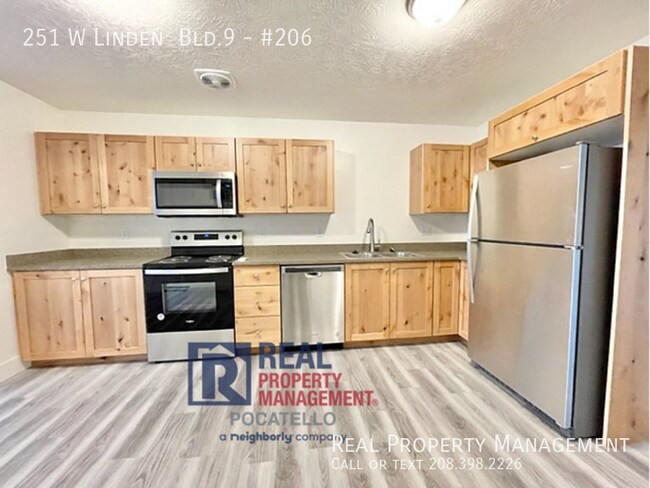 Building Photo - 3 Bedroom 1 Bath Apartment - Fiber Interne...