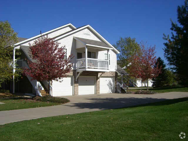 Parking Area - Fairway Park Apartments