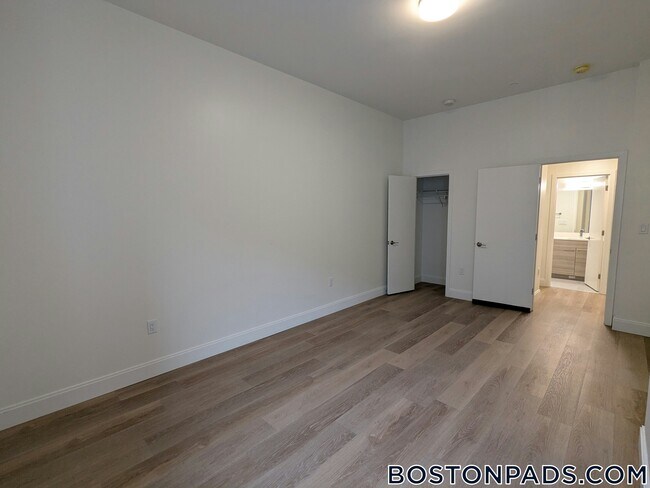 Building Photo - 1079 Commonwealth Ave