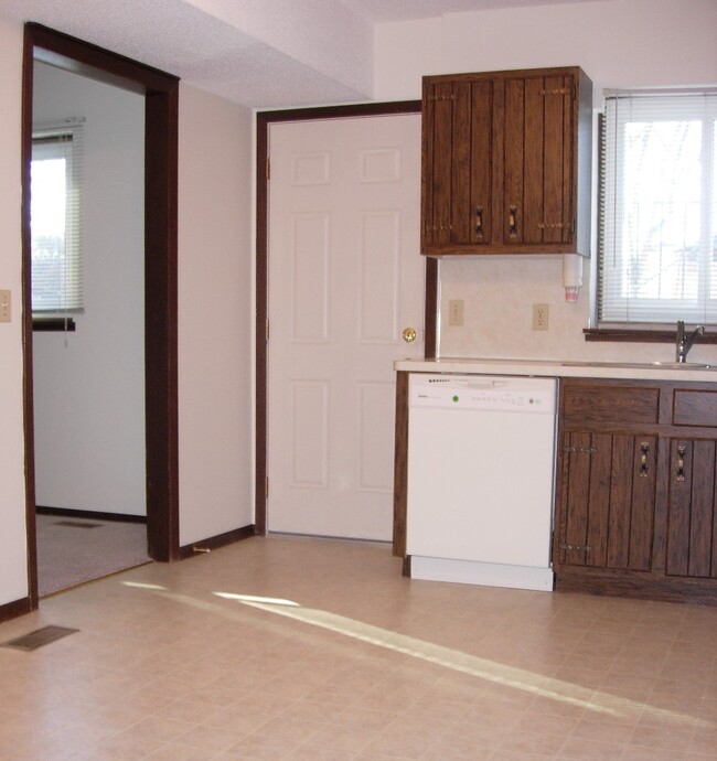 Kitchen & backdoor to patio - 5531 Maryland Ave N