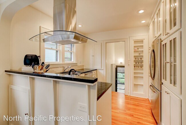 Building Photo - 3 br, 2 bath House - 3504 Densmore Ave N