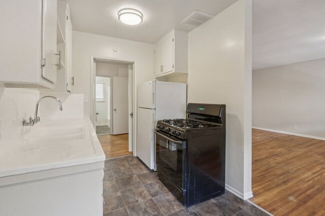 Interior Photo - 652 Veteran Ave