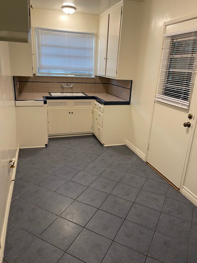 10231 Hillhaven Ave, Tujunga, CA 91042 House Rental in Tujunga, CA