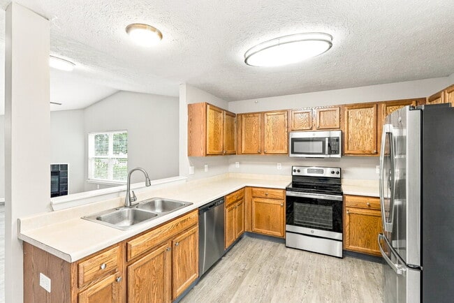 Building Photo - 1295 Spring Lake Dr