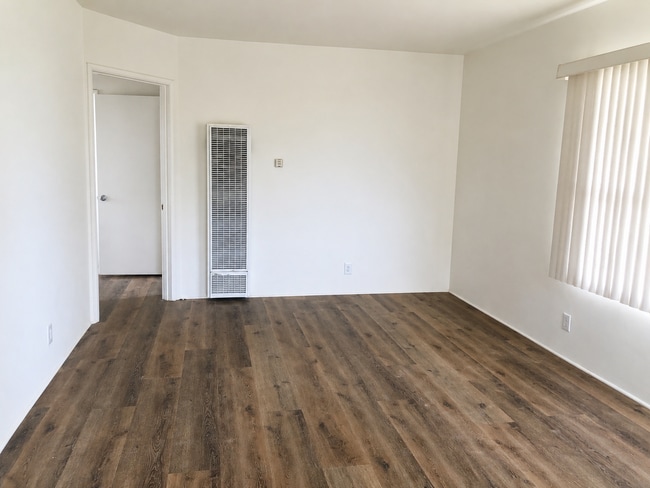 Building Photo - Ventura Duplex on Quiet Street
