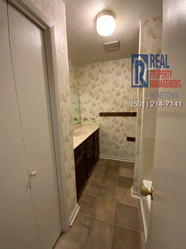 Building Photo - 8905 Morris Manor Dr